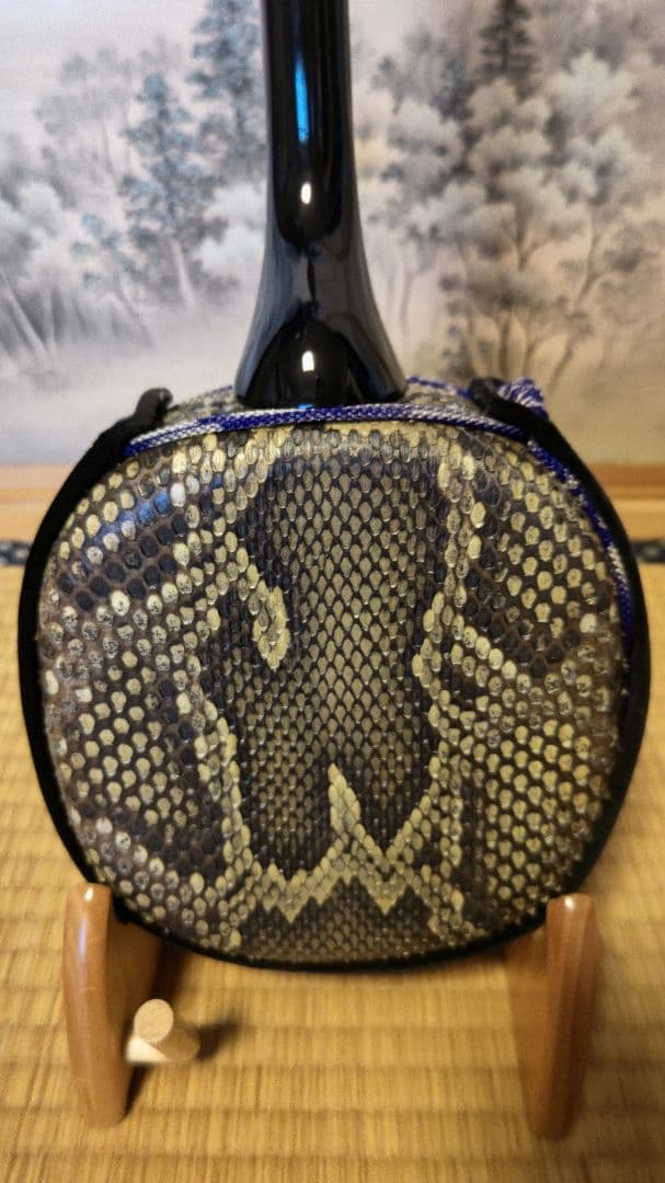 沖縄三線 本皮 蛇皮 ソフトケース付 黒塗の通販はau PAY マーケット