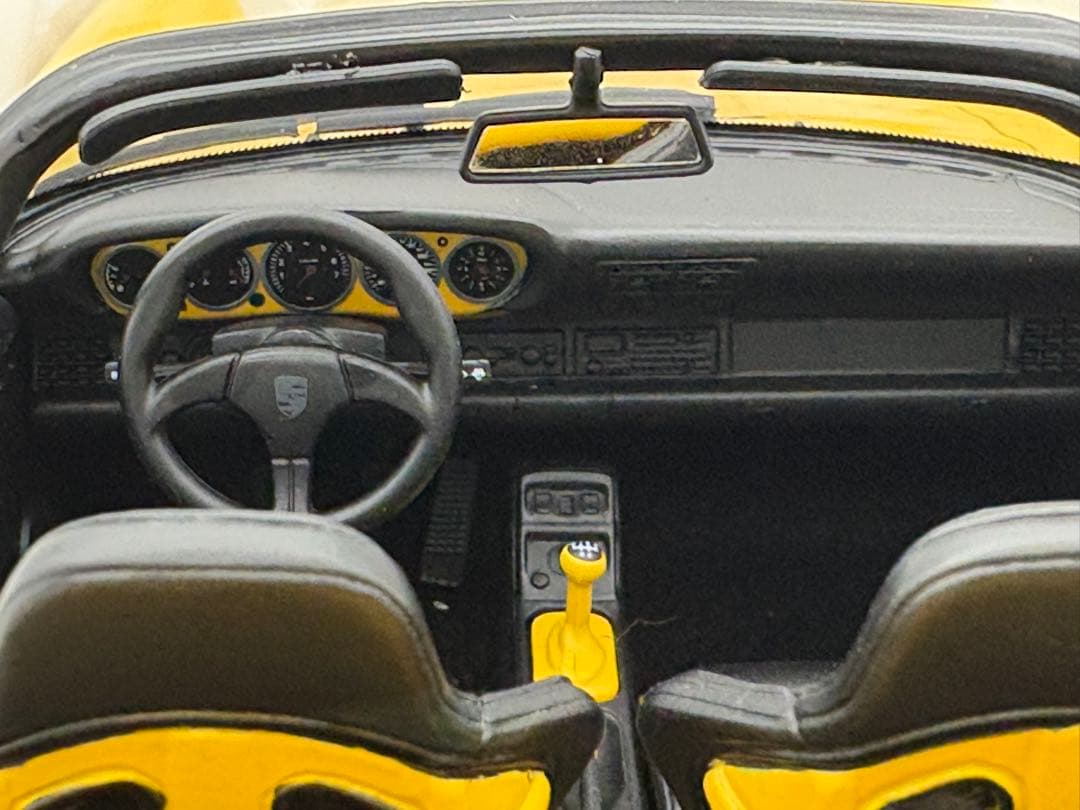 ミニカー Porsche964speedster 1/18 yellow
