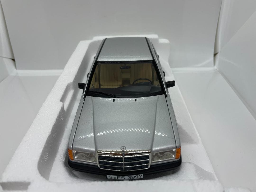 304-033 ノレブ 1/18 メルセデスベンツ 190E 1982