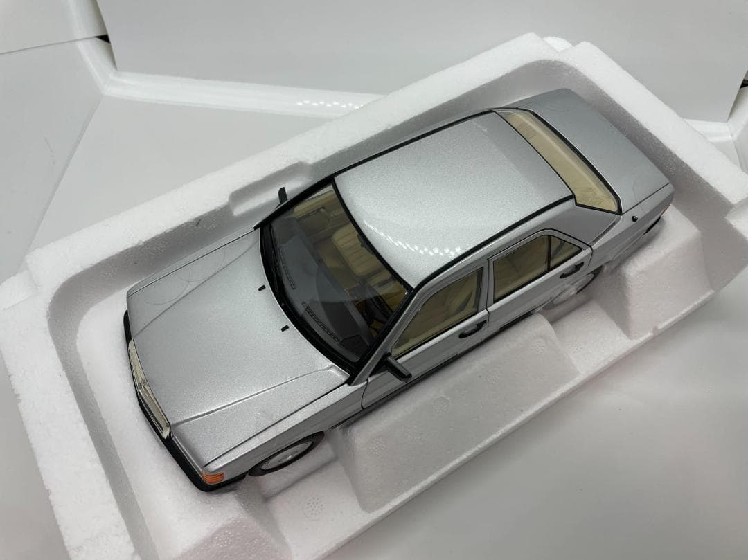 304-033 ノレブ 1/18 メルセデスベンツ 190E 1982