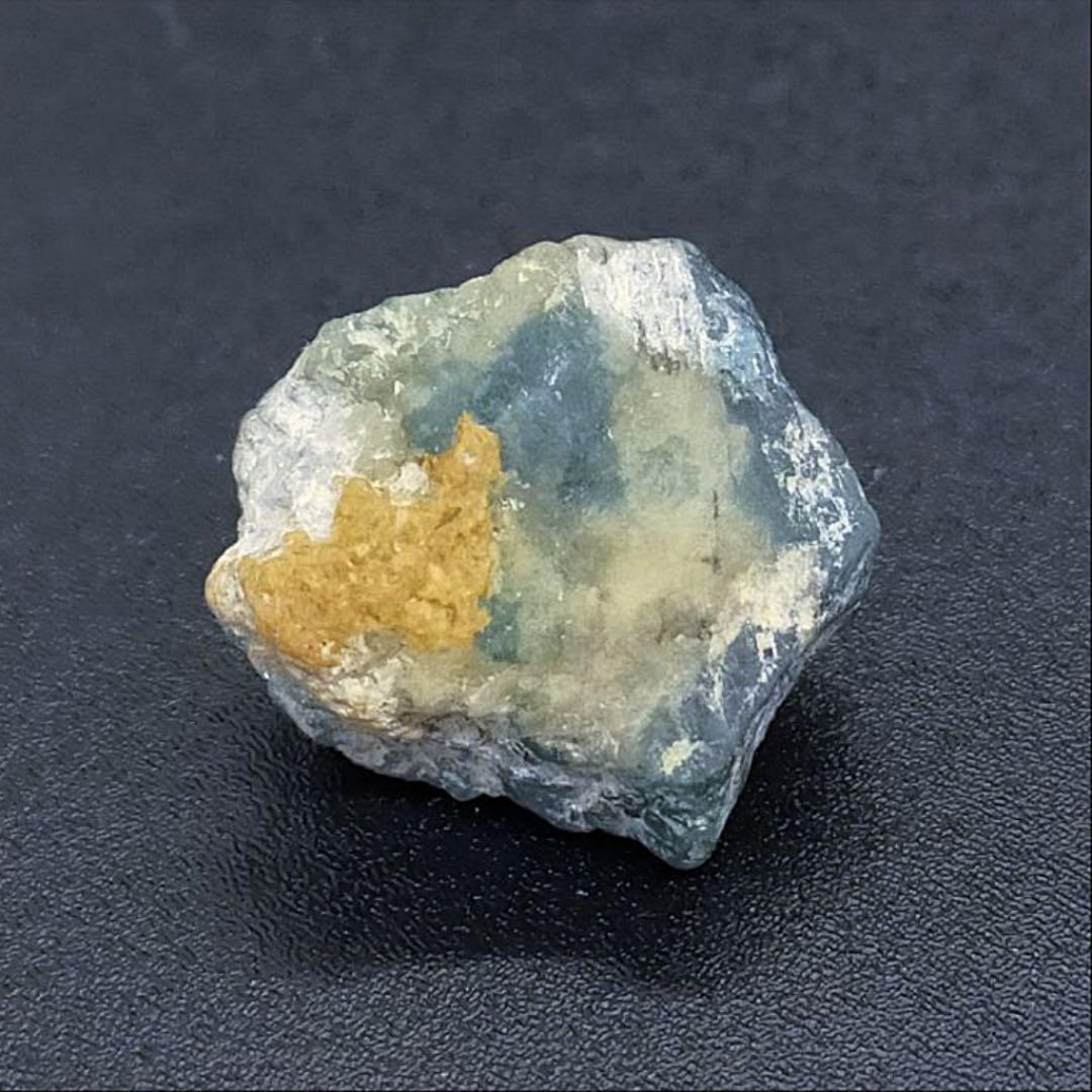 マダガスカル産】グランディディエライト/雲母の原石⑤