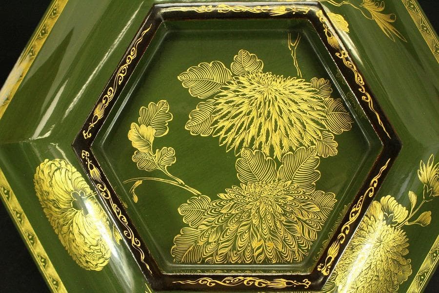 沈金 花紋 六角 蓋物(ZE496)