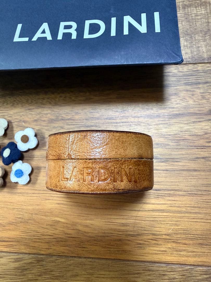 LARDINI ブートニエール9個＋レザーケース＋ショップバッグ