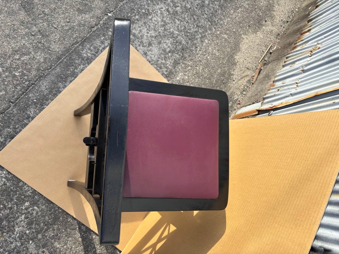 美品 背もたれ付ピアノ椅子 足部フェルト付き ワインレッド座面②