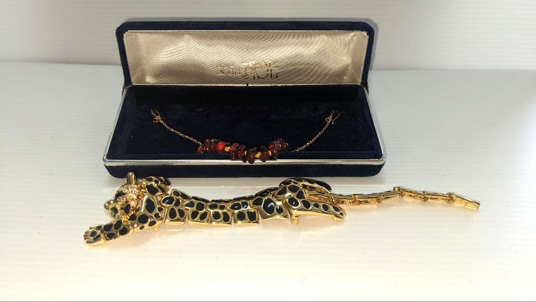 美品】ヴィンテージ グリーンアイ 豹 ブローチ アクセサリー