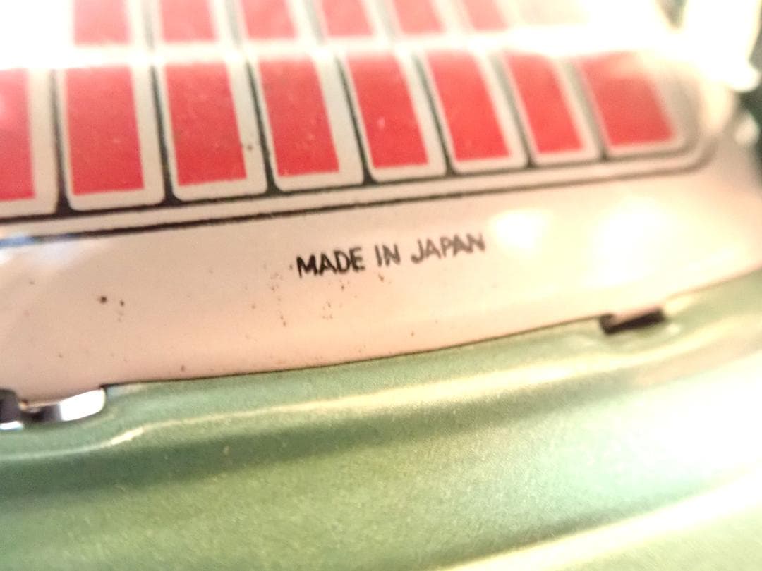 FIAT 2300 フリクションカー グリーン ビンテージブリキカー全長18㎝