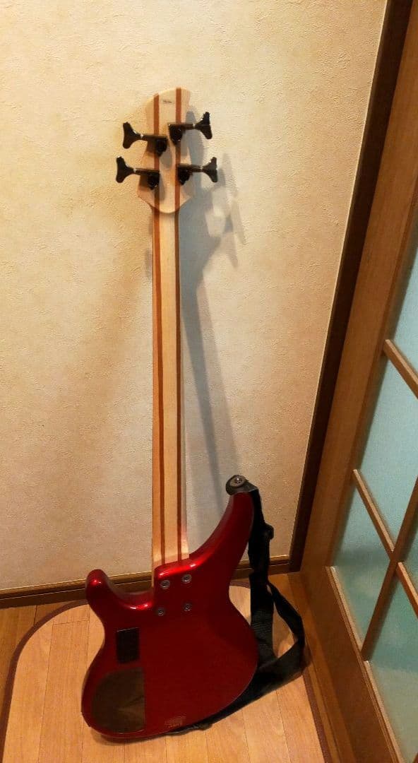 YAMAHA 　TRBX304 エレキベース　 ケース付き