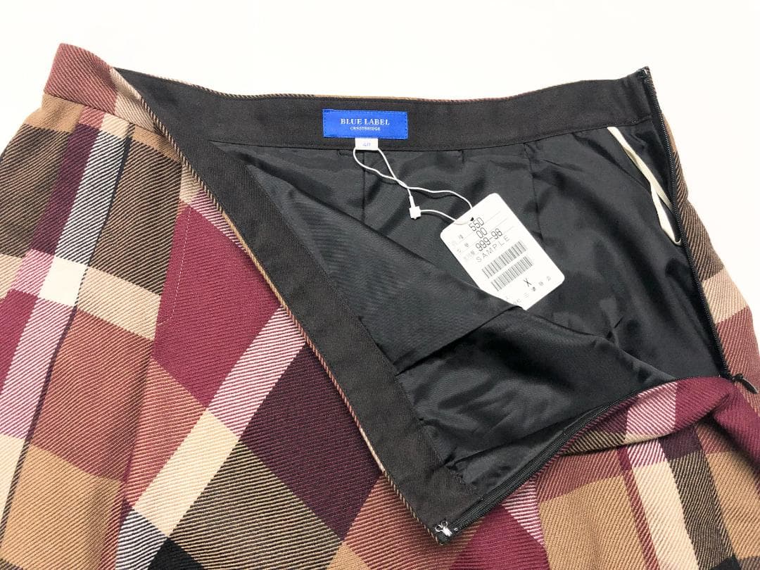 ○★新品未使用　ブルーレーベルクレストブリッジ　プリーツスカート　40　レッド