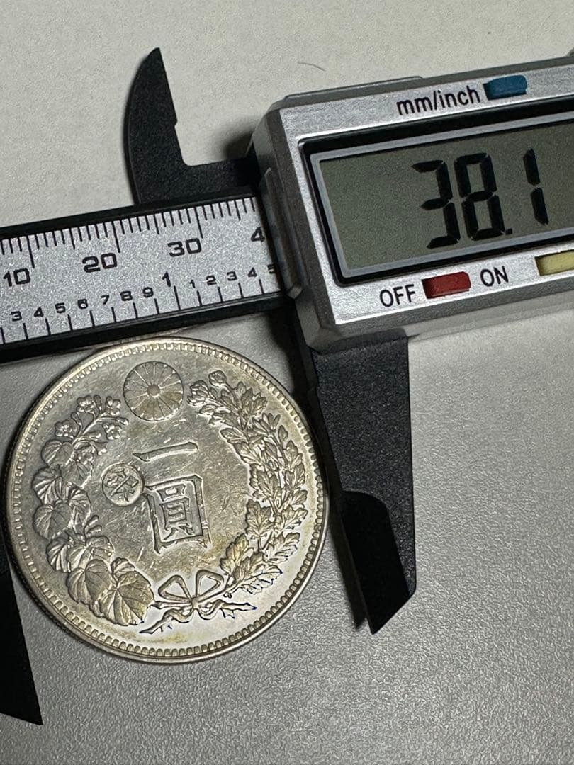 本物保証】 美品 一圓銀貨 丸銀左打 明治28年銘の通販はau PAY