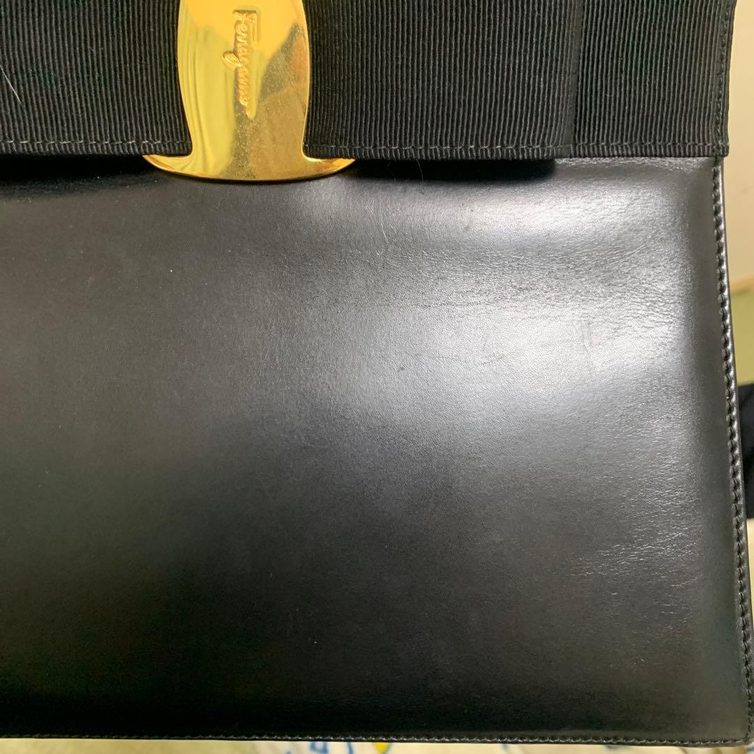 リボン付きブラックレザーハンドバッグ　フェラガモ