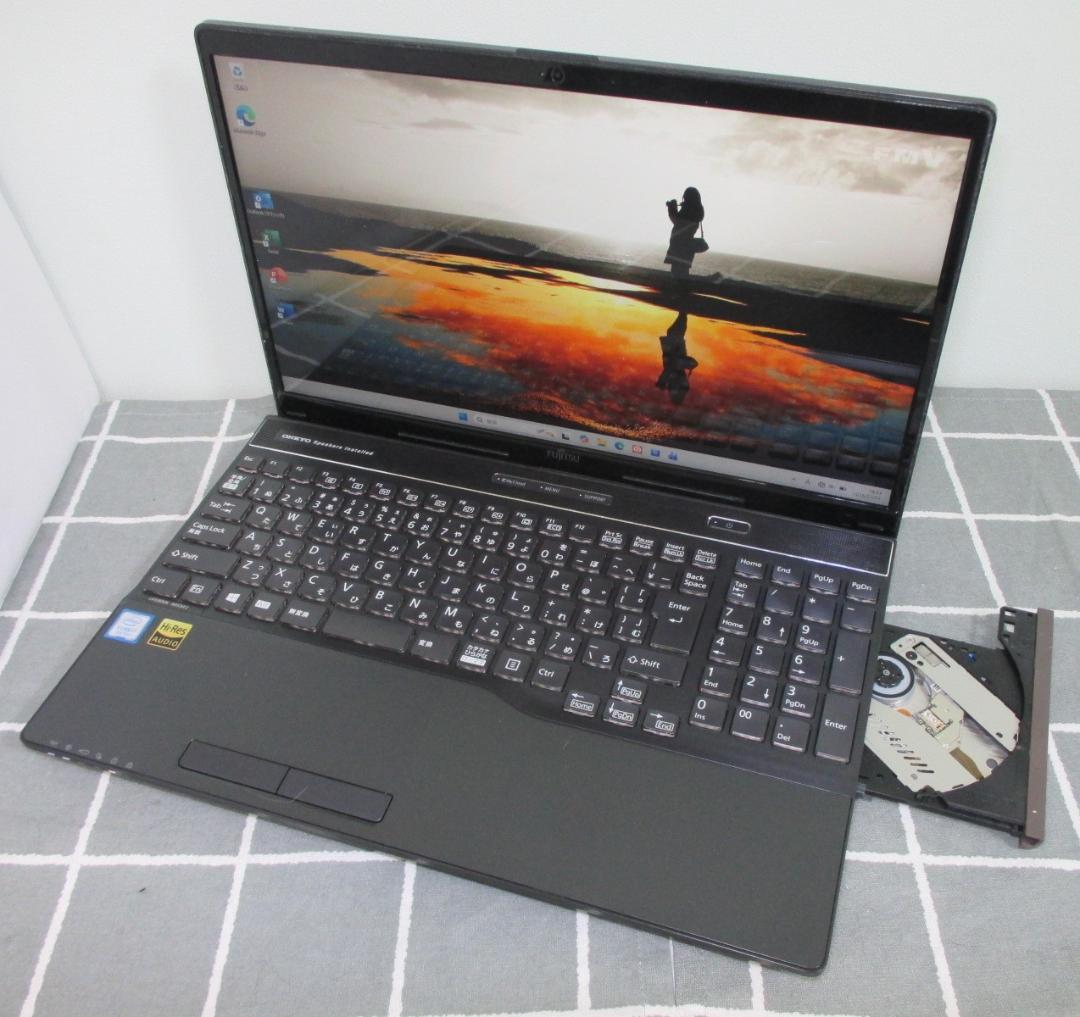 富士通ノートPC Corei7 第8世代、バッテリー93%、ブルーレイ