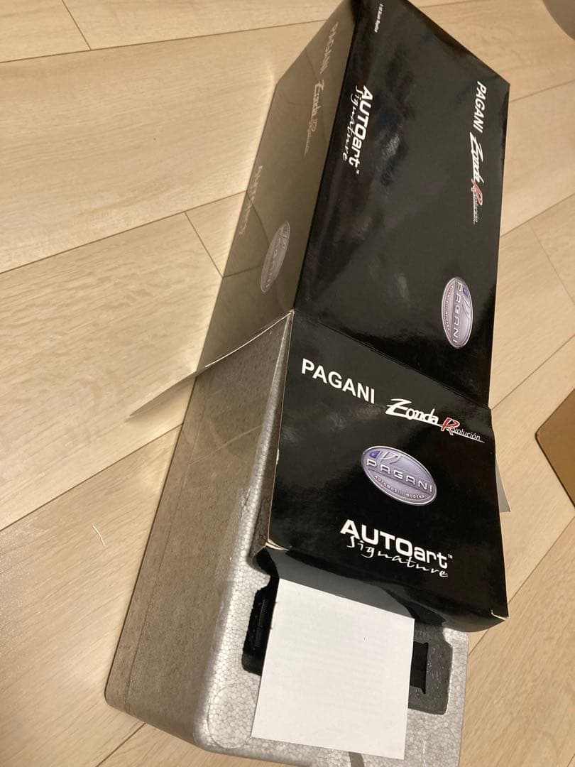 【美品】1/18 AutoArt パガーニ Zonda Revolution