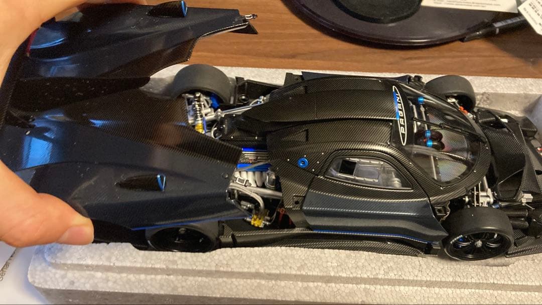 【美品】1/18 AutoArt パガーニ Zonda Revolution