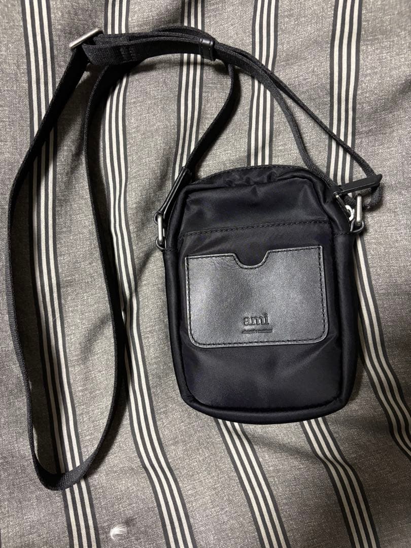 AMI PARIS アミパリ ナイロン ミニショルダーバッグ/ブラック