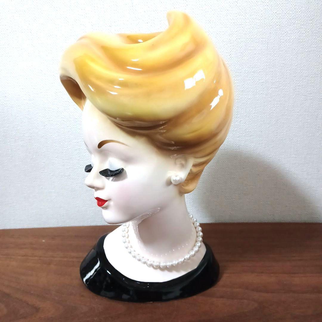 レディヘッドベース 陶器製置物 黒のドレスにパールのネックレス