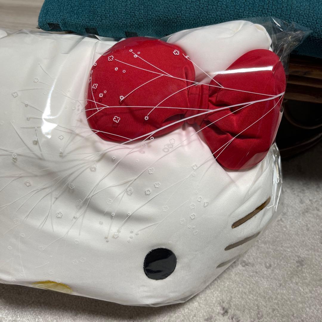 ハローキティ クッション 未開封さらに、気まぐれ値下げ中。