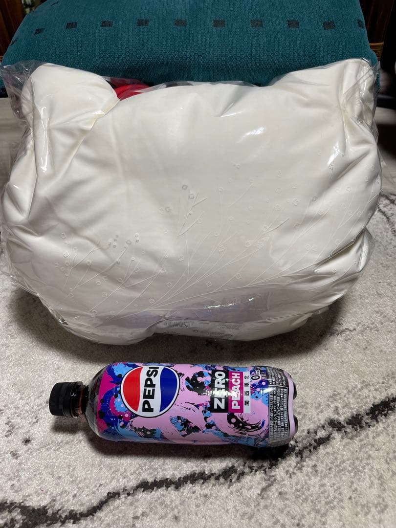 ハローキティ クッション 未開封さらに、気まぐれ値下げ中。