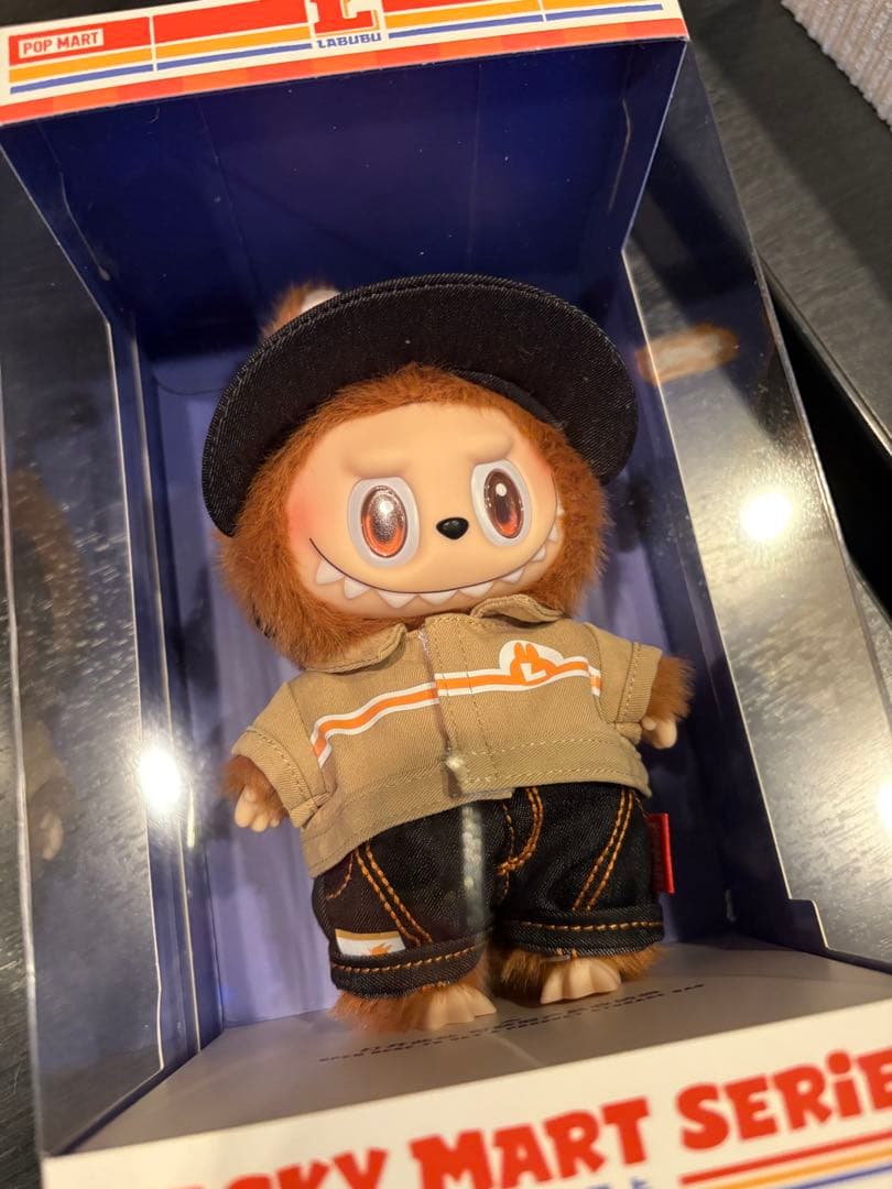 POP MART Wacky THE MONSTERS店員ラブブ - メルカリ