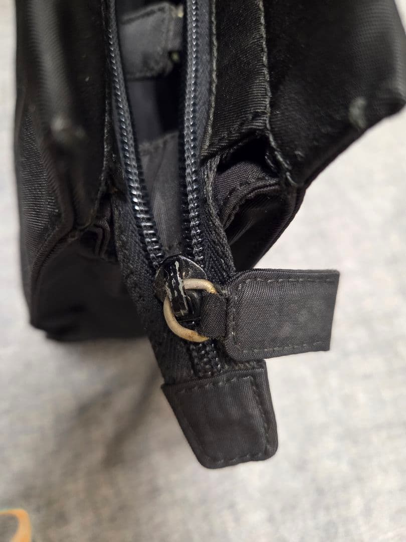 プラダ　ハンドバッグ　メタルハンドル