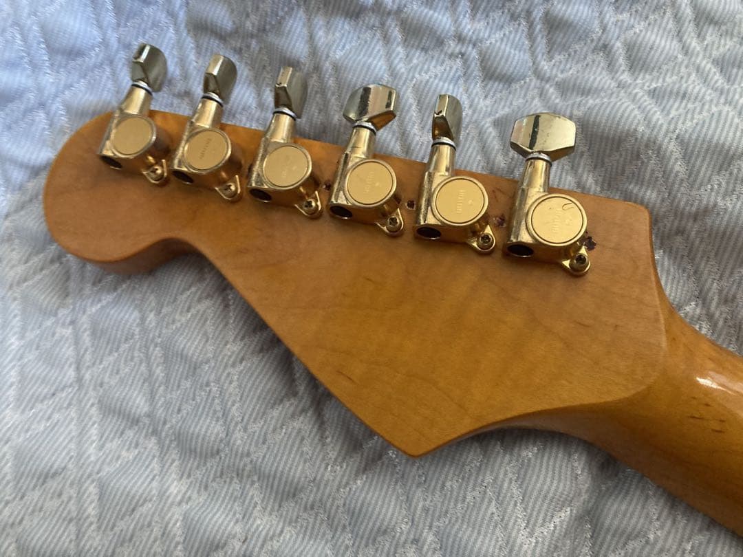 マルチレイヤーストラトタイプ　虎目ネック