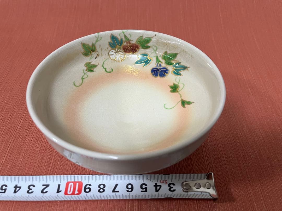 花模様の陶器製茶碗 木箱付き