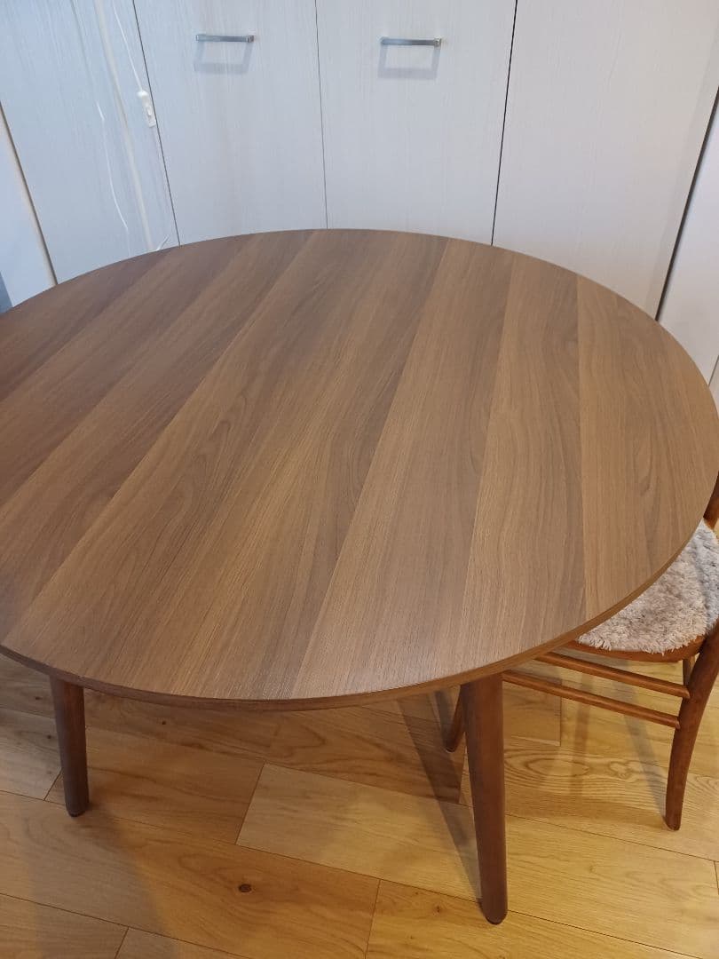 大人気　新品同様　ウォールナット　ラウンドテーブル　ナチュラル　モダン　北欧