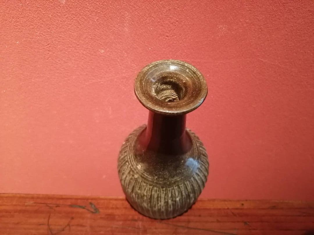 琉球古陶 壺屋焼飴釉線刻文徳利 - メルカリ