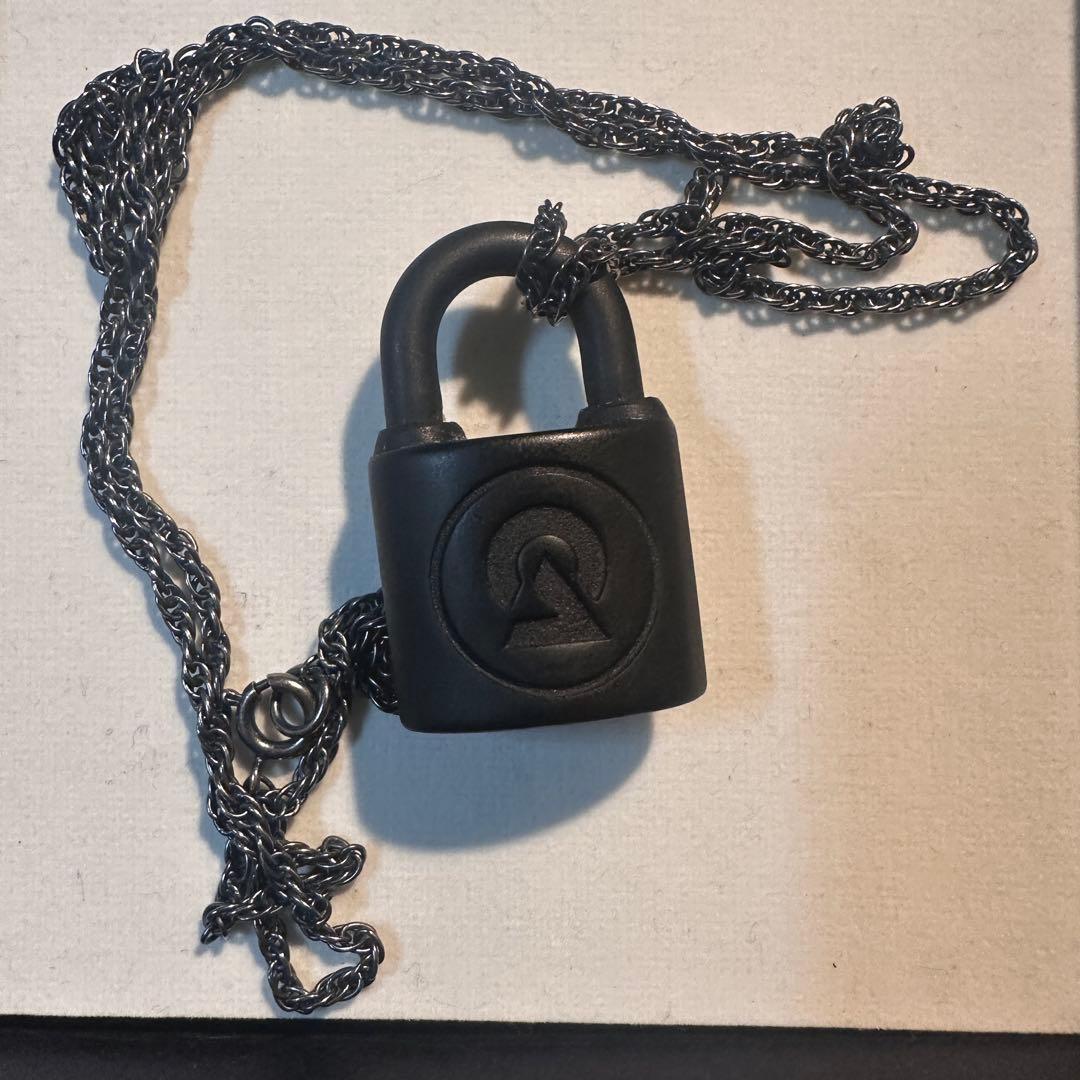 DUSTCELL ロゴマークパドロックネックレス