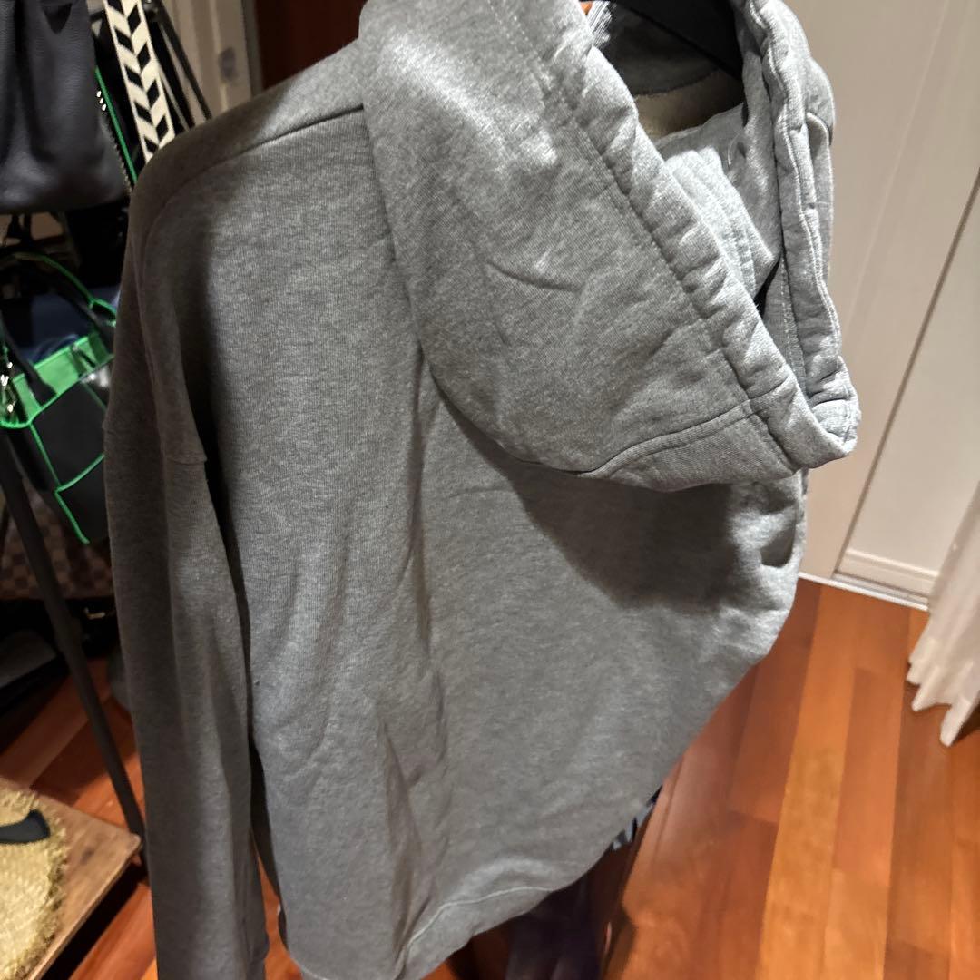 グレー フード付きパーカー