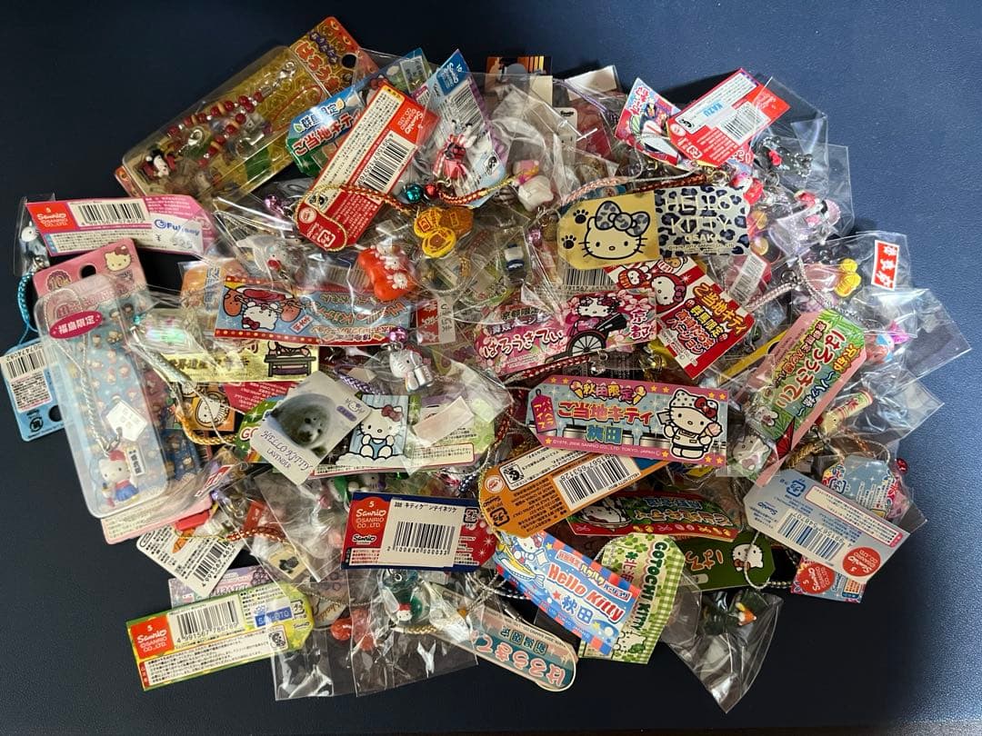 ご当地キティ　73個　根付まとめ売り（レアあり） ご当地キティ 73個 根付まとめ売り（レアあり）│rodoku.co.jp