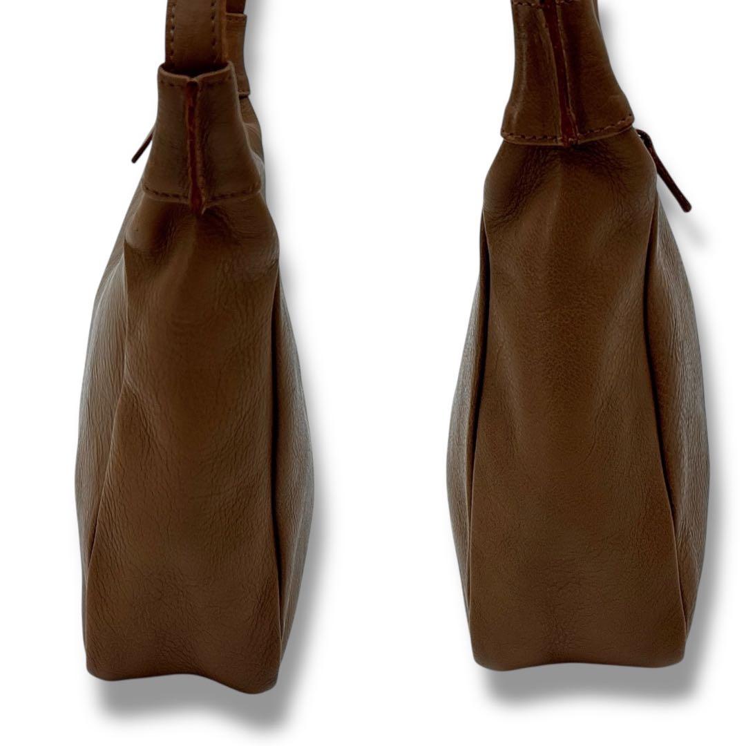 【極美品】イルビゾンテ　ショルダーバッグ　クロスボディバッグ　ロゴ　レザー