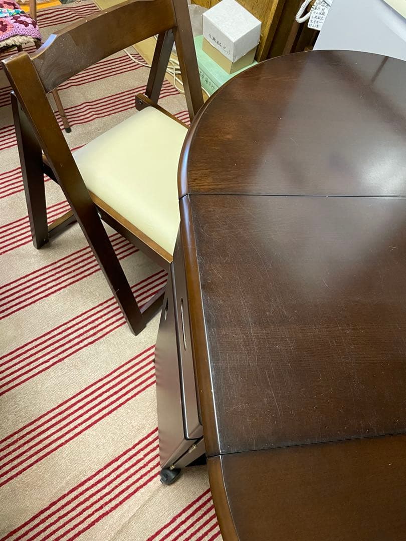 ダークブラウン楕円形ダイニングテーブルと椅子セット