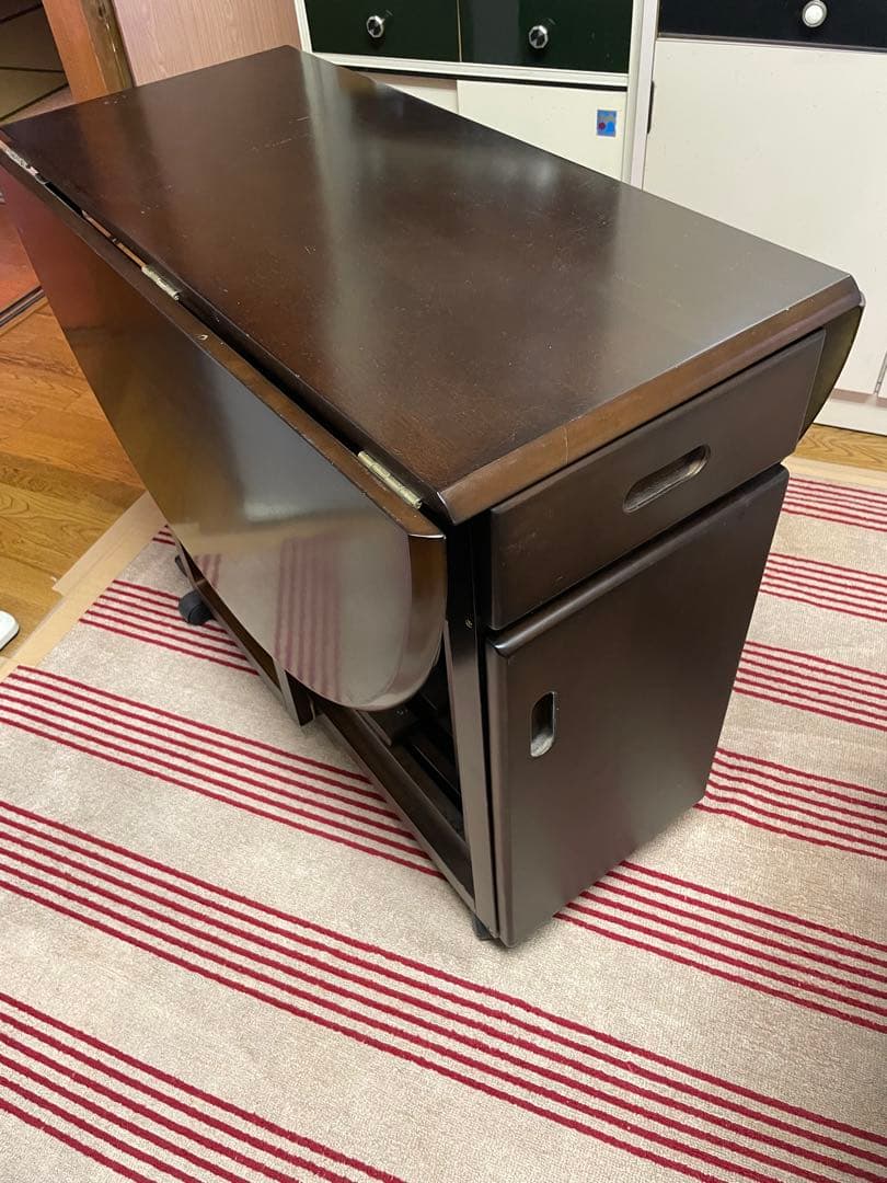 ダークブラウン楕円形ダイニングテーブルと椅子セット