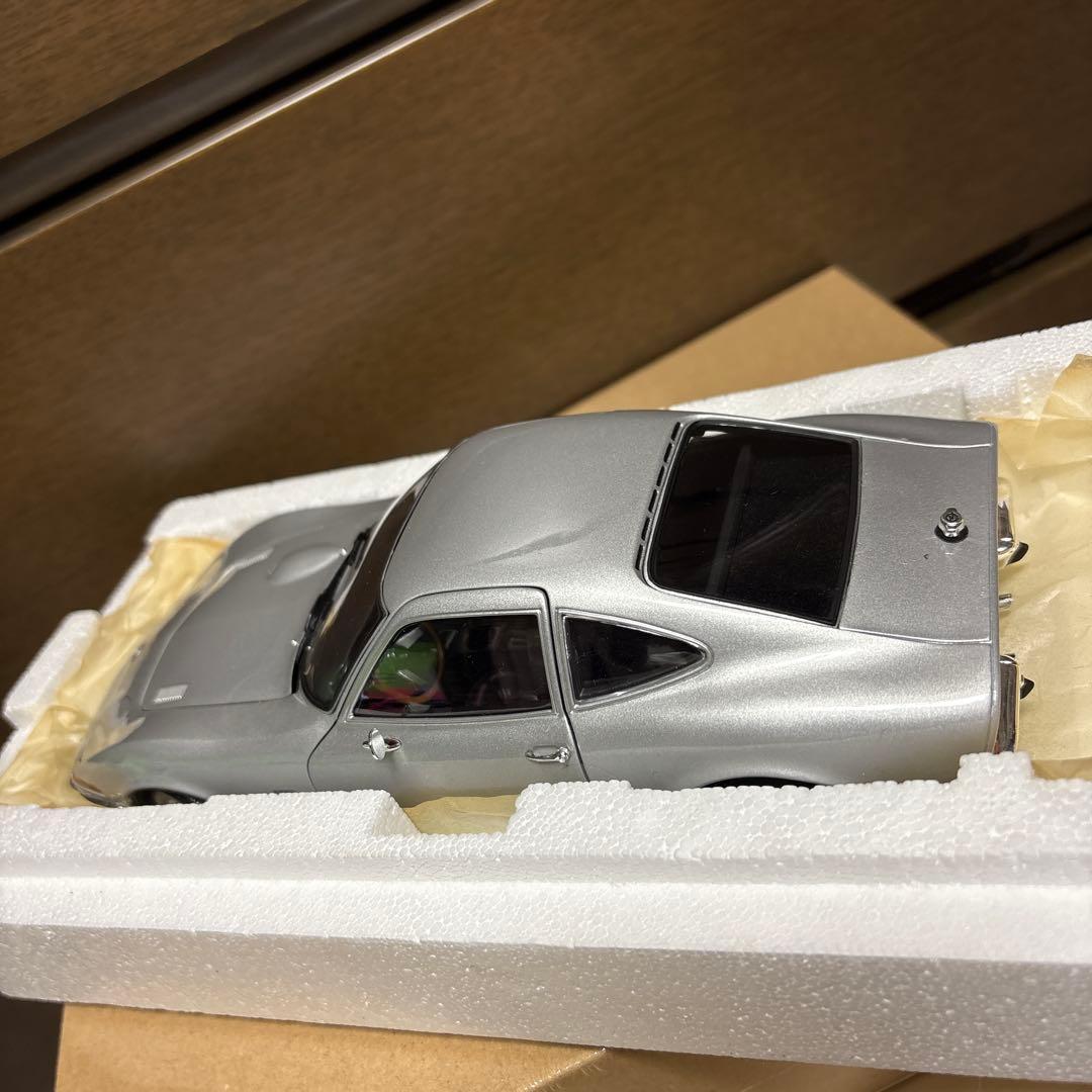 オペル GT 1968 ミニチャンプス　1/18 未使用