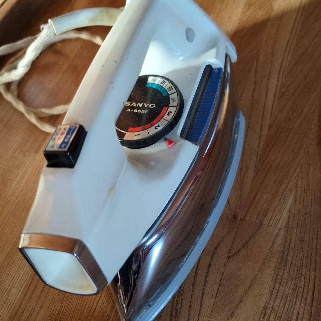 昭和レトロ】SANYO A-565F サンヨースチームアイロン ホワイト/レッド