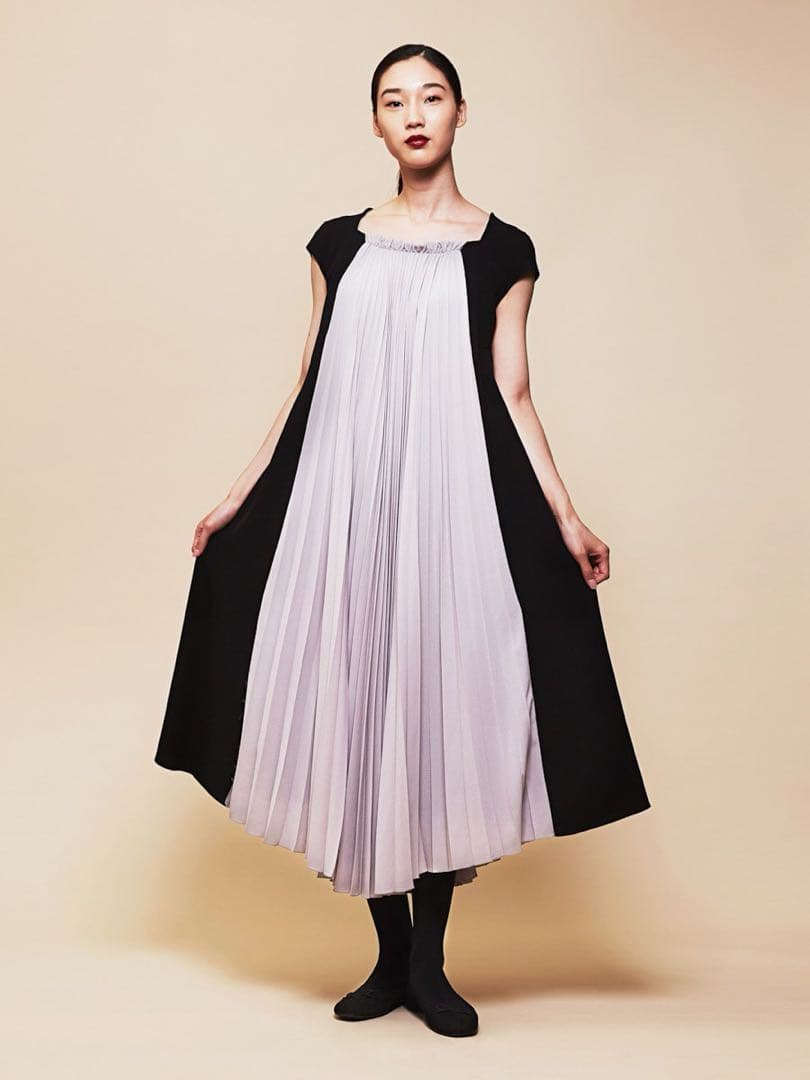 中国 釉里紅 四足水注 扁壷 M 7325C 中国 釉里紅 四足水注 扁壷 M