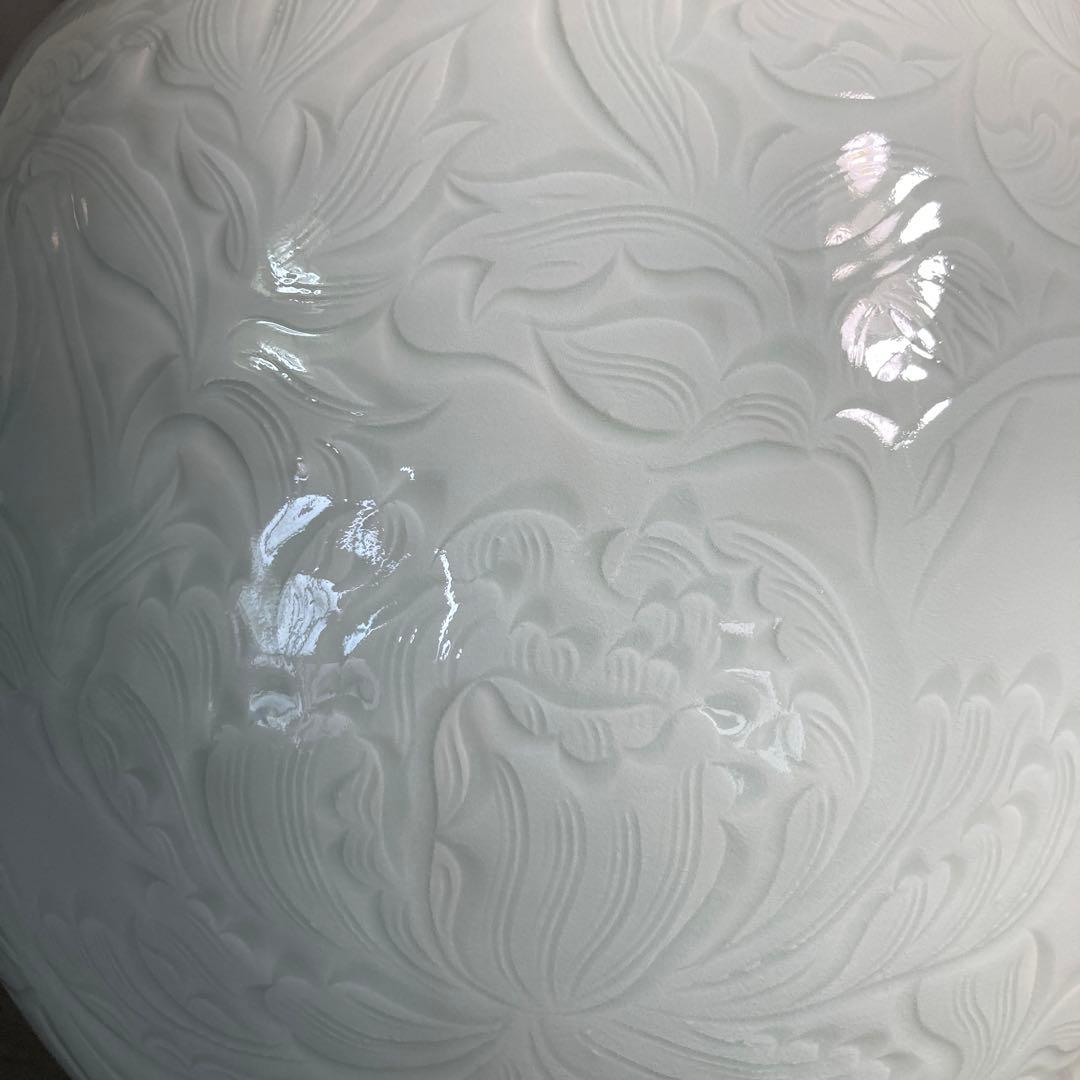 【奥川忠右衛門】白磁の伝統　人間国宝　初代奥川忠右衛門作　白磁牡丹彫　大花瓶