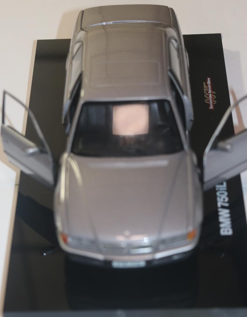 BMW特注００７　ＢＭＷ７５０IL　 1/24 　限定品　中古品