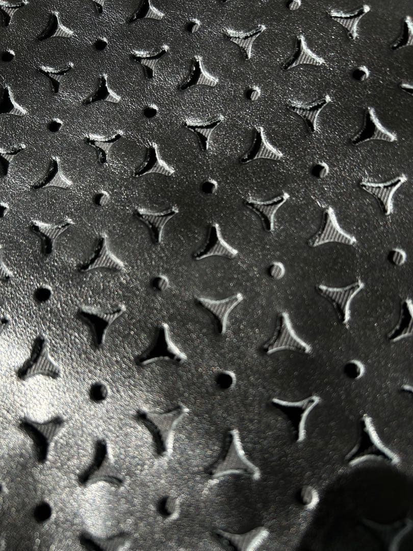 BARNEY'S NEW YORK ブラック ハンドバッグ　パンチングレーザー