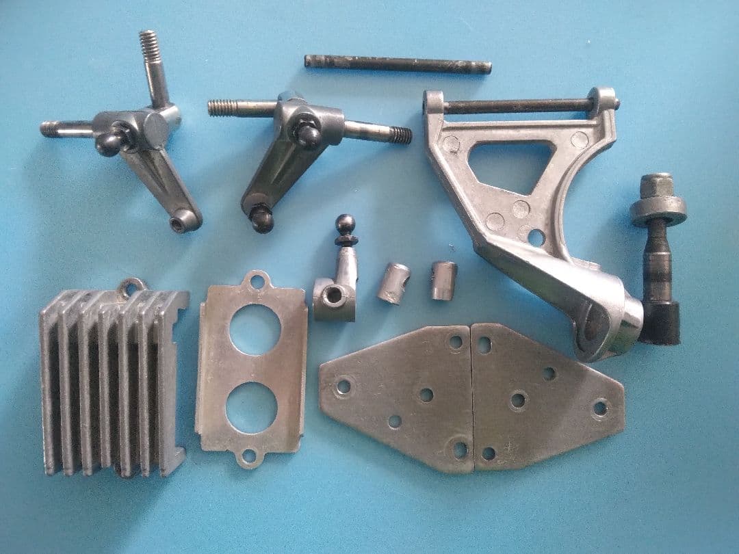 京商RCバギー「トマホーク」シャーシーとミッション部分【当時もの】