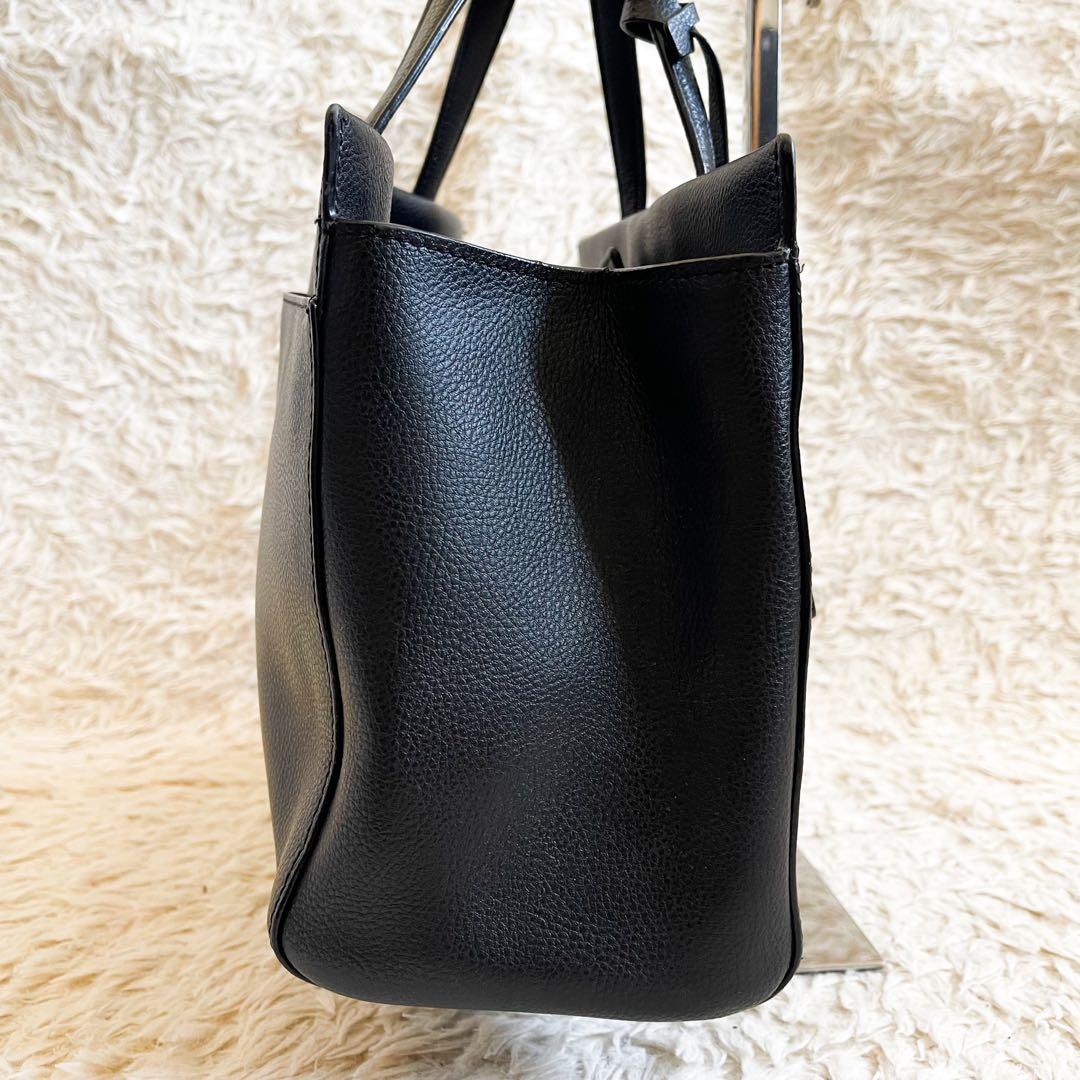 【美品】agnes b VOYAGE ハンドバッグ シボ革 ブラック チャームJ