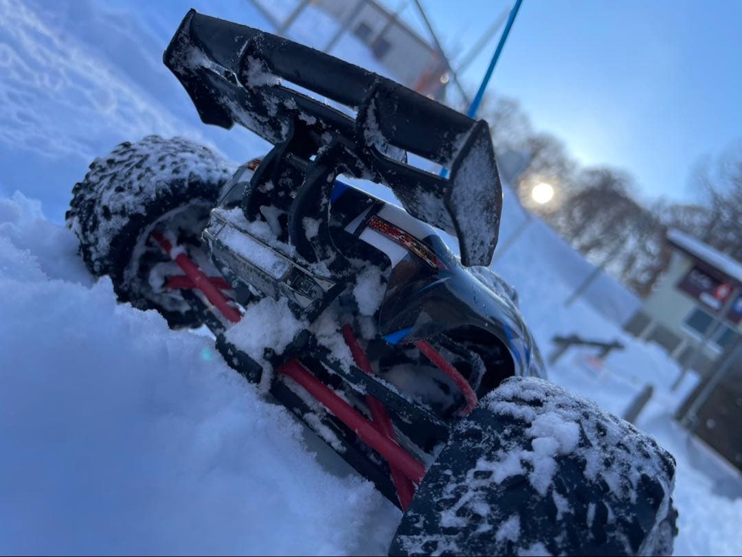 トラクサスEレボ1/16 更に変更しました。ボデーは、1台を、選択して