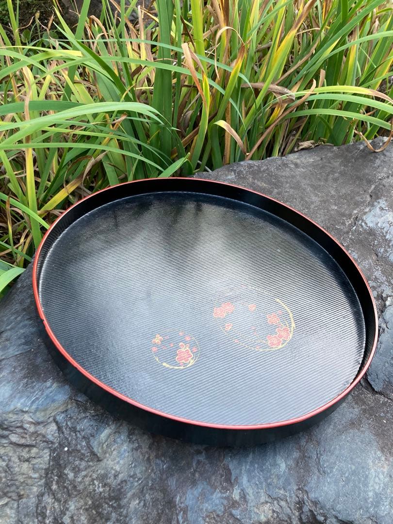 上村家具店製 黒赤花模様の盆