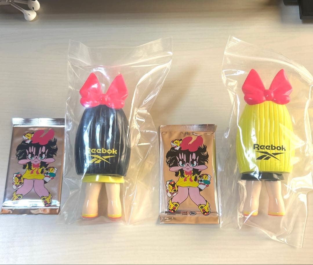 Reebok × grape brain にぎるちゃん 2体＆カード ソフビ - メルカリ