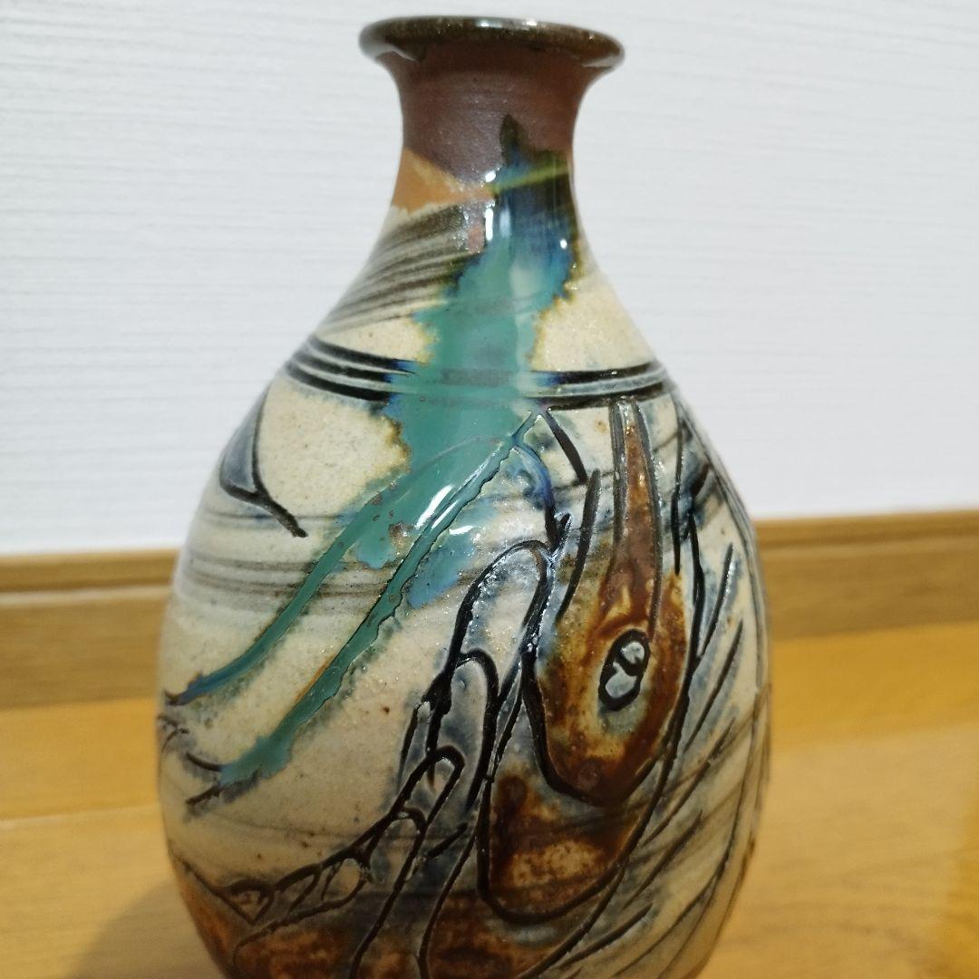 沖縄の人間国宝 金城次郎さんの飾り壷・花瓶 魚と海老の図