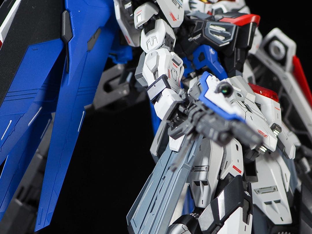 モデルグラフィックス参考作品　MGEX ストライクフリーダム　全塗装　完成品