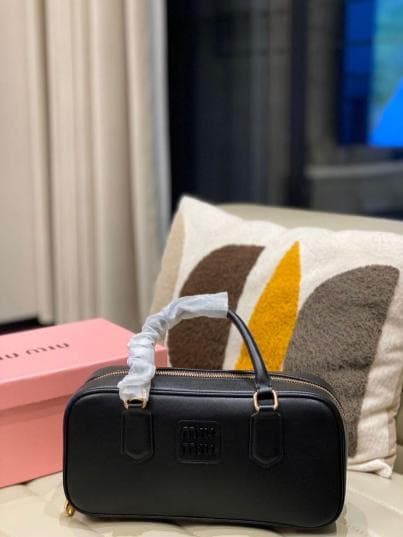 MIU MIU ウィメンズ トートバッグ 未使用 ブラック