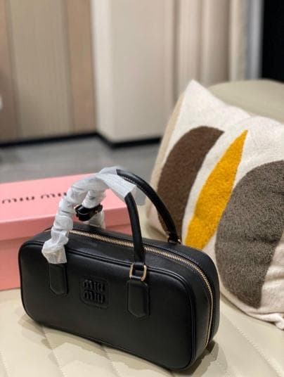 MIU MIU ウィメンズ トートバッグ 未使用 ブラック