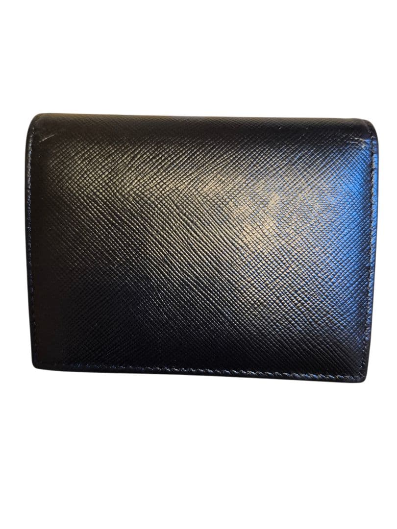 ＰＲＡＤＡ　プラダ　サフィアーノ　二つ折り財布　ブラック革 x