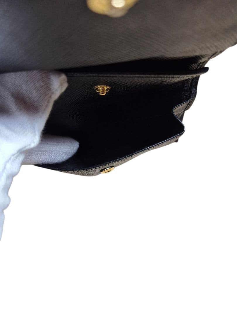 ＰＲＡＤＡ　プラダ　サフィアーノ　二つ折り財布　ブラック革 x